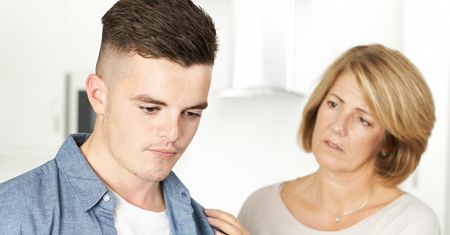 "Zrobiła ze mnie życiową kalekę". Wszyscy znamy ten typ matki
