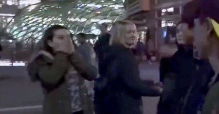 Koreańczycy kręcą w Warszawie reality show. Reakcja polskich nastolatek zaskoczyła nawet ich