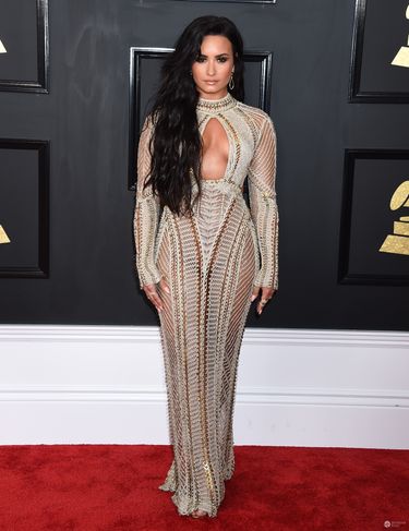 Demi Lovato - Grammy 2017 (Kreacja: Julien Macdonald)