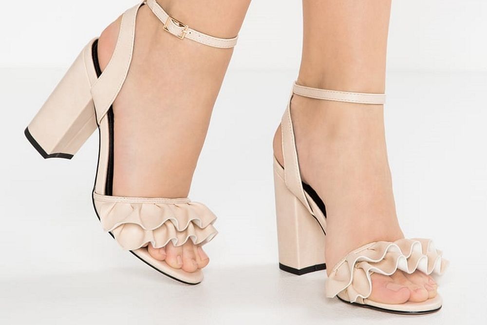 Beżowe buty to idealny wybór na upalne lato