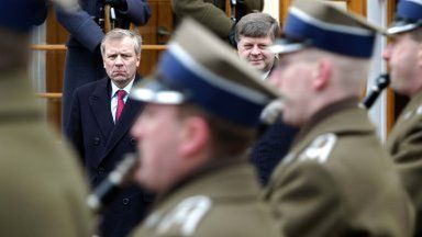 Sekretarz generalny NATO Jaap de Hoop Scheffer i minister obrony narodowej Jerzy Szmajdziński