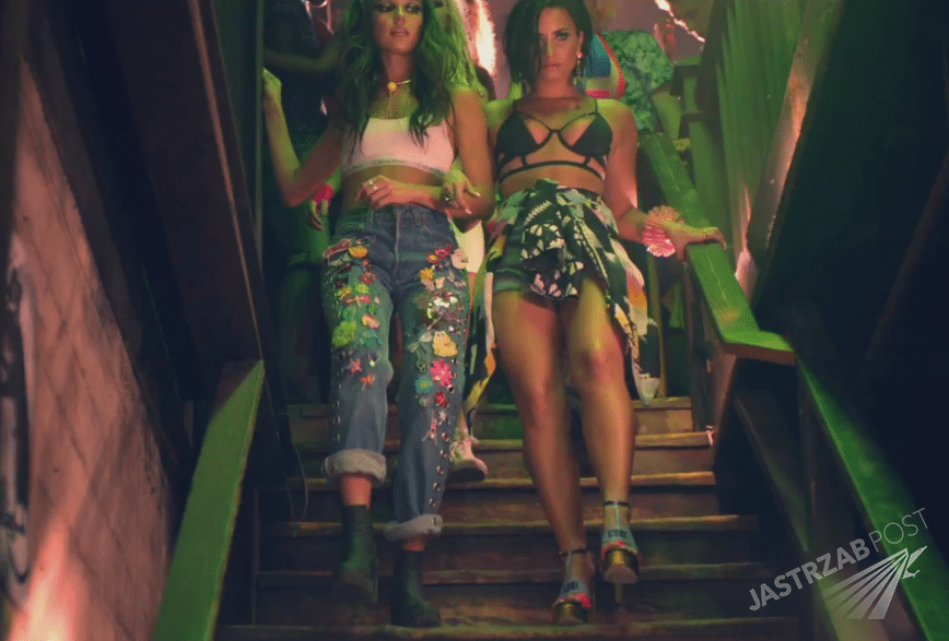 <h2>Tekst piosenki Demi Lovato "Cool For The Summer"</h2>
Tell me what you want
What you like
It's okay
I'm a little curious too
Tell me if it's wrong
If it's right
I don't care
I can keep a secret could, you?

Got my mind on your body
And your body on my mind
Got a taste for the cherry
I just need to take a bite
Don't tell your mother
Kiss one another
Die for each other
We're cool for the summer
(Ha)

Ooh, Ooh
Take me down into your paradise
Don't be scared cause I'm your body type
Just something that we wanna try
Cause you and I
We're cool for the summer

Tell me if I won
If I did
What's my prize?
I just wanna play with you, too
Even if they judge
Fuck it all
Do the time
I just wanna have some fun with you

Got my mind on your body
And your body on my mind
Got a taste for the cherry
I just need to take a bite
Don't tell your mother
Kiss one another
Die for each other
We're cool for the summer
(Ha)

Ooh, Ooh
Take me down into your paradise
Don't be scared cause I'm your body type
Just something that we wanna try
Cause you and I
We're cool for the summer
(Ha)
We're cool for the summer
We're cool for the summer

Shhhh...don't tell your mother
Got my mind on your body
And your body on my mind
Got a taste for the cherry
I just need to take a bite
Take me down into your paradise
Don't be scared cause I'm your body type
Just something that we wanna try
Cause you and I
We're cool for the summer

(Take me down) We're cool for the summer
(Don't be scared) Cause I'm your body type
Just something that we wanna try
Cause you and I
We're cool for the summer
(Ha)
Ooh
We're cool for the summer 
<h2>Tłumaczenie piosenki Demi Lovato Cool For The Summer</h2>
Powiedz mi, czego pragniesz,
Co chcesz.
Nie ma sprawy.
Również jestem trochę ciekawa.
Powiedz mi, czy to złe,
Czy to właściwe.
Mam to gdzieś.
Umiem dotrzymać sekretu, a ty?

Mam umysł skoncentrowany na twoim ciele
I wyłączne twoje ciało w mojej głowie.
Mam ochotę na twoją "wisienkę".
Po prostu chcę tylko spróbować.
Nie mów mamie.
Pocałuj mnie.
Bądźmy gotowe umrzeć za siebie.
Jesteśmy fajne* przez to lato.
(Ha)



Ooh, Ooh
Zaciągnij mnie do swojego raju.
Nie bój się, bo nasze ciała pasują do siebie.
To po prostu coś, czego chcemy spróbować.
Bo ja i ty
Jesteśmy fajne przez to lato.


Powiedz mi, jeśli wygrałam,
A jeśli, to
Na jaką nagrodę zasłużyłam?
To proste, ja też chcę się z tobą zabawić.
Nawet jeśli będą nas oceniać,
Pieprzyć to wszystko.
Korzystajmy z chwili.
Ja po prostu chcę spędzić miło czas z tobą.


Mam umysł skoncentrowany na twoim ciele
I wyłączne twoje ciało w mojej głowie.
Mam ochotę na twoją "wisienkę".
Po prostu chcę tylko spróbować.
Nie mów mamie.
Pocałuj mnie.
Bądźmy gotowe umrzeć za siebie.
Jesteśmy fajne przez to lato.

Ooh, Ooh
Zaciągnij mnie do swojego raju.
Nie bój się, bo nasze ciała pasują do siebie.
To po prostu coś, czego chcemy spróbować.
Bo ja i ty
Jesteśmy fajne przez to lato.
(Ha)
Jesteśmy fajne przez to lato.
Jesteśmy fajne przez to lato.

Cicho, nie mów mamie.
Mam umysł skoncentrowany na twoim ciele
I wyłączne twoje ciało w mojej głowie.
Mam ochotę na twoją "wisienkę".
Po prostu chcę tylko spróbować.
Zaciągnij mnie do swojego raju.
Nie bój się, bo nasze ciała pasują do siebie.
To po prostu coś, czego chcemy spróbować.
Bo ja i ty
Jesteśmy fajne przez to lato.

(Zaciągnij mnie) Jesteśmy fajne przez to lato.
(Nie bój się), bo nasze ciała pasują do siebie.
To po prostu coś, czego chcemy spróbować.
Bo ja i ty
Jesteśmy fajne przez to lato.
(Ha)
Ooh
Jesteśmy fajne przez to lato.