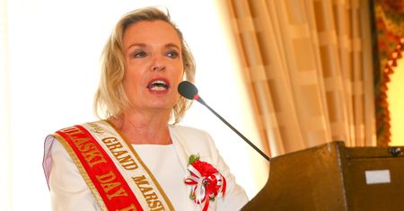 Podróże Anders kosztowały podatników 600 tys. zł. "Nie będą latała klasą turystyczną"