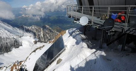 Francja - nowoczesne schronisko na Mount Blanc