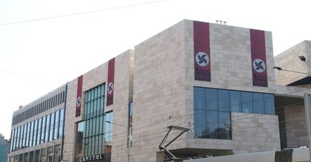 Wrocław: banery w kształcie swastyki. Szokująca promocja spektaklu