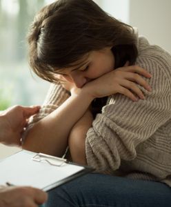 Przykładny lekarz i mąż w domu katował żonę. Wciąż pracuje w szpitalu