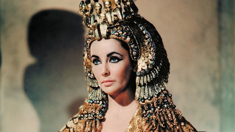 Elizabeth Taylor jako Kleopatra