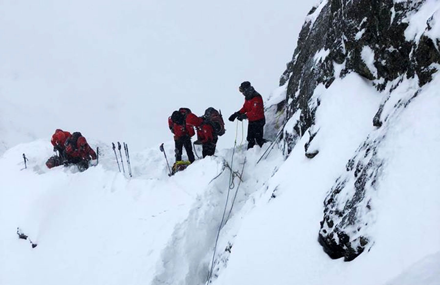 Tatry. Ratownicy ostrzegają przed wędrówkami nawet w niższych partiach gór