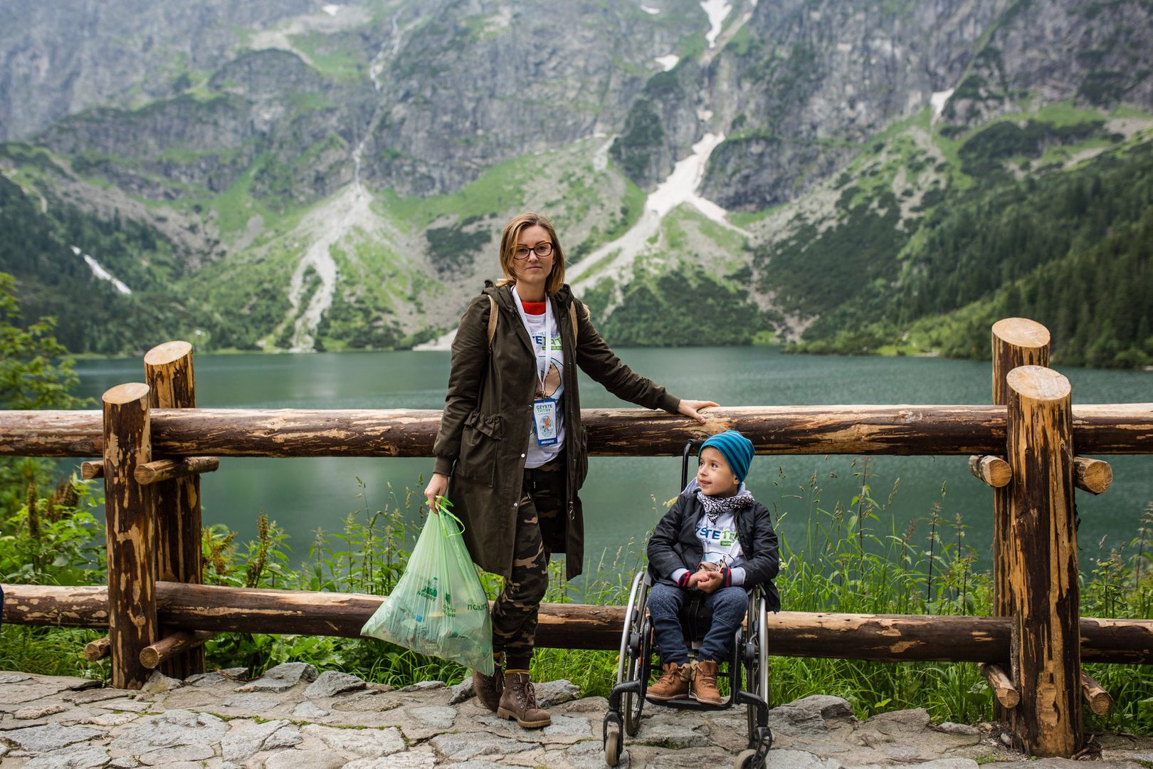 Arek wraz z rodzicami sprzątał trasę nad Morskie Oko