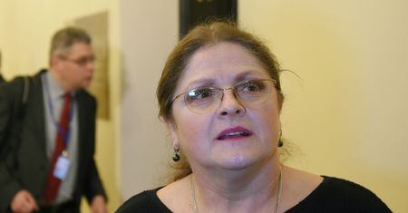 Krystyna Pawłowicz o filmie „Polityka”. Udostępniła zdjęcie, na którym Patryk Vega pozuje na tle luksusowego auta