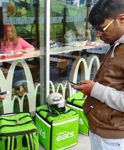 Po lepsze życie z hamburgerem w torbie. "Pijani nas wyklinają"