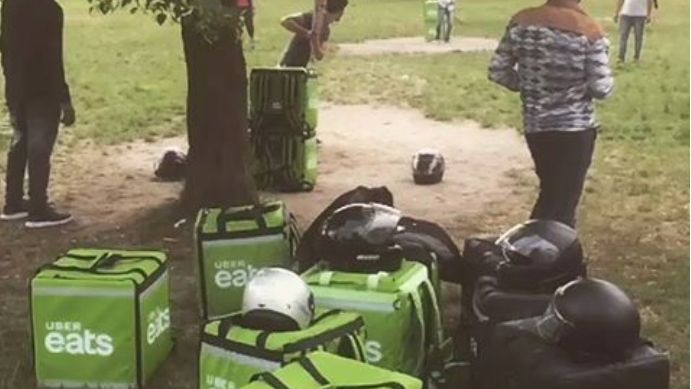 Dostawcami Uber Eats w Warszawie często są Hindusi