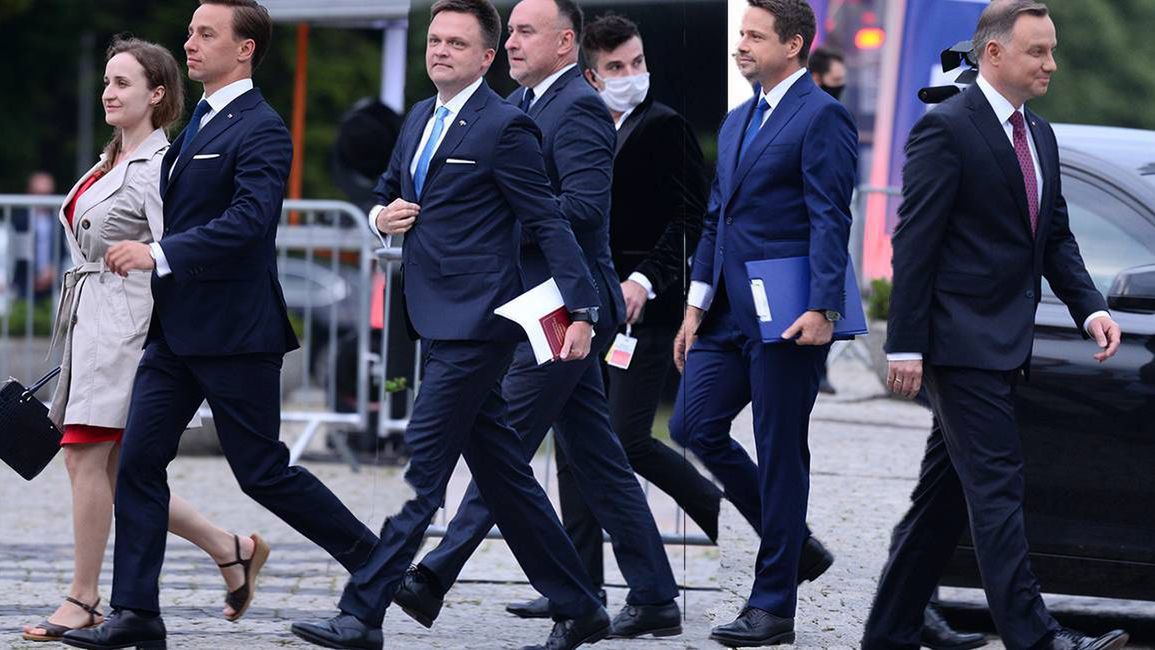 Kandydaci w drodze na debatę