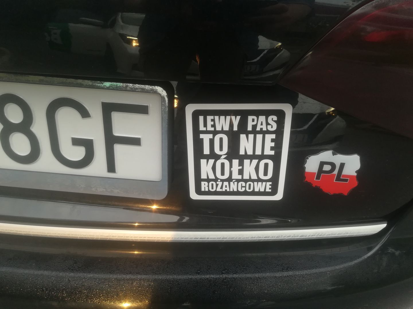 Zafascynowały nas hasła, jakie polscy kierowcy umieszczają na swoich samochodach