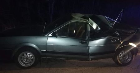 Łódzkie. Jechał złamanym na pół passatem. Policjanci nie mogli w to uwierzyć