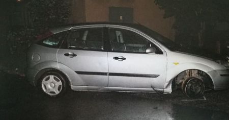 Jechał samochodem na trzech kołach. Pijany 77- latek w rękach policji