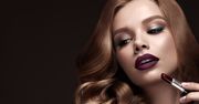 Trwały makijaż wieczorowy – jakich kosmetyków nie może zabraknąć w kosmetyczce?