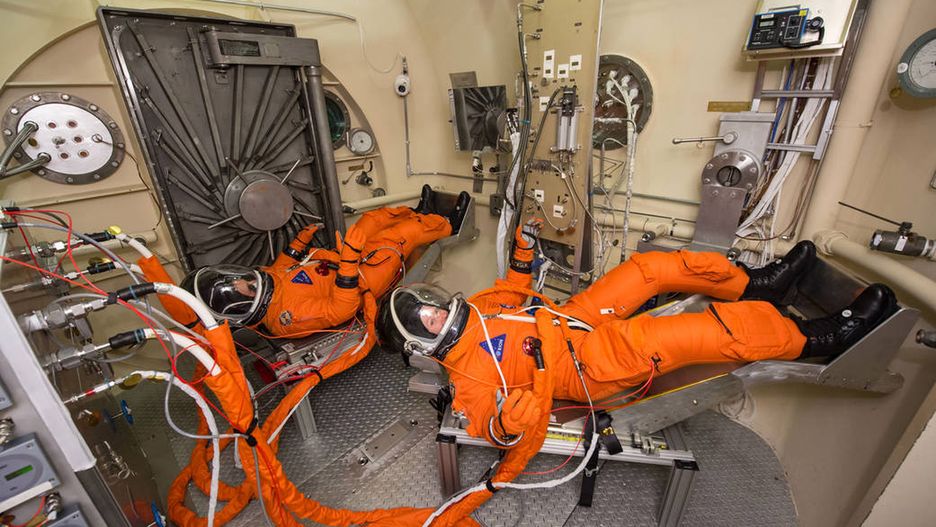 Zarobki w NASA nie powalają, ale jest jeden haczyk