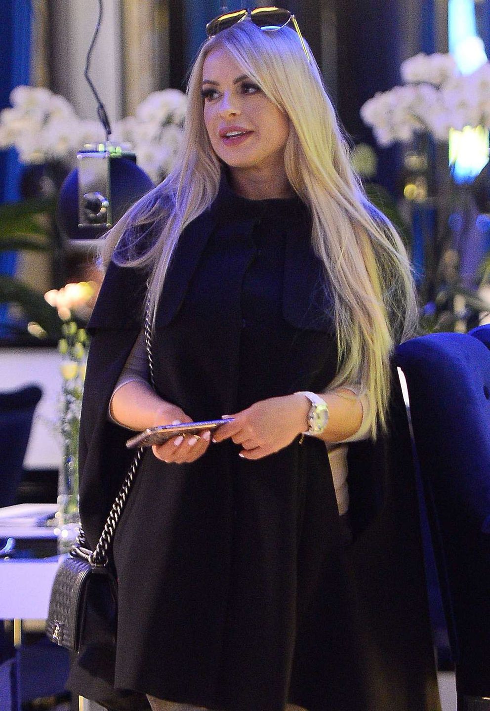 Paula Tumala w płaszczyku