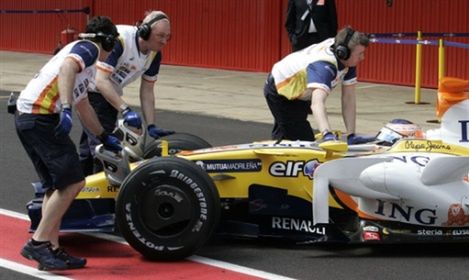 Bolid Renault nie przeszedł testów