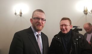 Braun i Walentynowicz: gdańskie lotnisko nosi imię kapusia SB