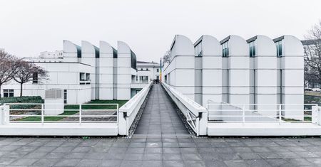 Bauhaus. Niemiecka szkoła architektury i designu wnętrz