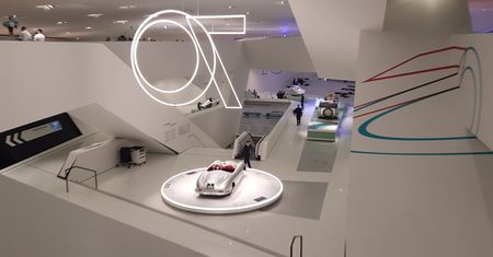 70 lat samochodu sportowego - wizyta w muzeum Porsche