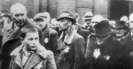 Czy Polacy ponoszą odpowiedzialność za Holokaust? Sondaż dla WP
