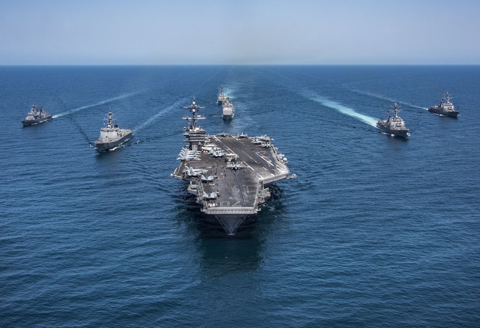 Amerykańskie okręty płyną w kierunku Syrii