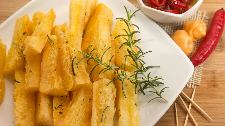 Frytki z cassavy smakują nawet lepiej niż te z batatów
