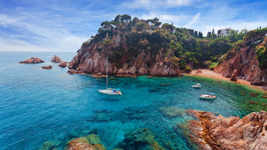 Costa Brava jest bardzo chętnie wybierana na urlop przez Polaków