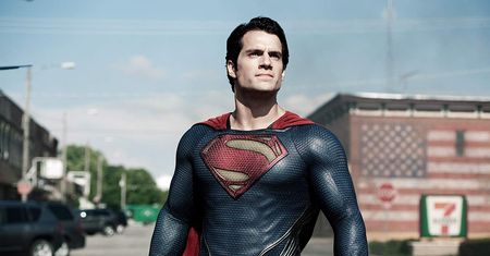 Henry Cavill nie rezygnuje z Supermana. "Peleryna wisi w szafie"