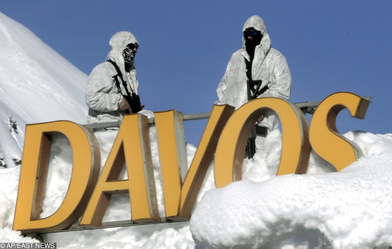 Taki widok to nic nadzwyczajnego w Davos. Służby widać na każdym kroku i dachu