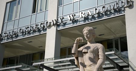 Radny z Radomia miał znęcać się nad żoną. Sąd uchylił wyrok Jarosławowi R.