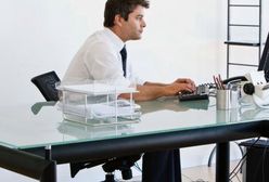 Zamiast pomagać bezrobotnym, wysyłają listy