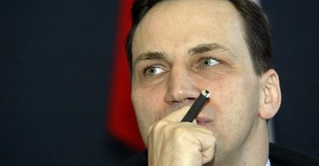 "Podważanie pozycji Sikorskiego jest niepokojące"