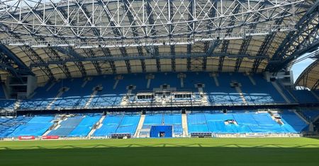 Nowa murawa na stadionie przy Bułgarskiej przyjechała do Poznania w 26 transportach chłodniczych przez niemal 1000 km