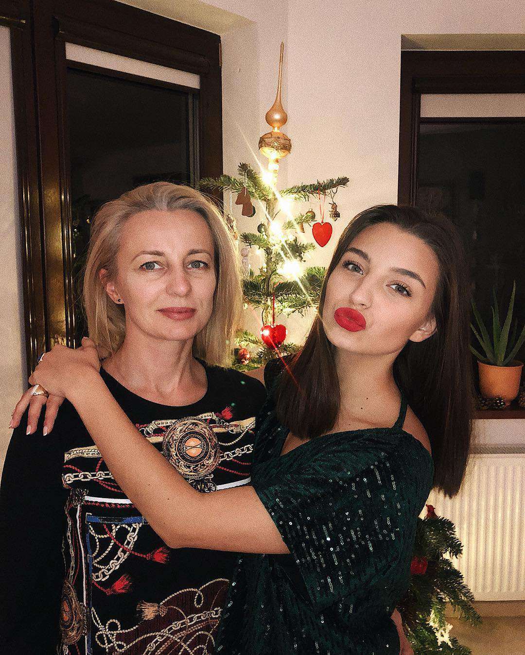 Julia Wieniawa z mamą – święta 2018