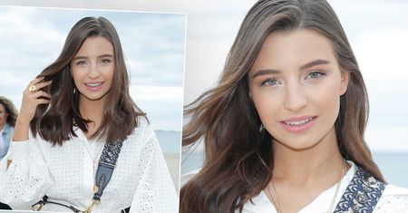 Julia Wieniawa przemierza piaszczystą plażę w Sopocie w białych szpilkach! Zrobiła to z wielką gracją!