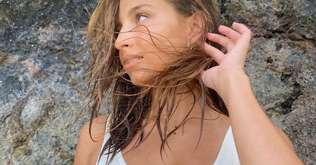 Julia Wieniawa kusi opalonym biustem na Instagramie. Jej strój pobudza wyobraźnię. Jest HOT