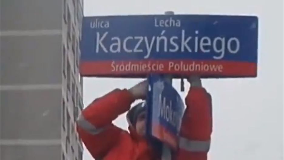 Koniec ulicy Lecha Kaczyńskiego w Warszawie, wraca aleja Armii Ludowej. Prezydent Trzaskowski poszuka nowego miejsca dla patrona