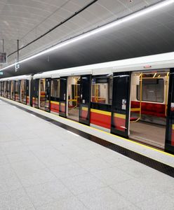 Metro Warszawa - pierwszy pociąg metra dojechał na Targówek. Już niebawem otwarcie trzech nowych stacji metra
