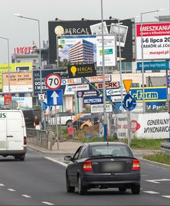 Zakaz wywieszania banerów reklamowych. Kara za dzień zwłoki