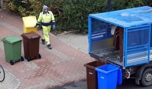Warszawa. 300 procent podwyżki za wywóz śmieci. Ratusz: "odpowiedzialny jest rząd PiS"