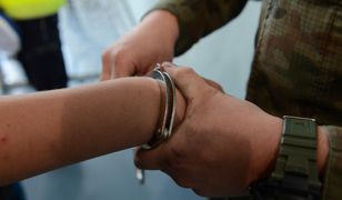 Policja z Warszawy zatrzymała go za znęcanie się nad rodziną, groził też funkcjonariuszom