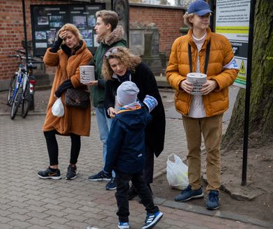 Wszystkich Świętych. Rekordowa kwesta na Starych Powązkach w Warszawski. Zebrano więcej niż w ubiegłych latach