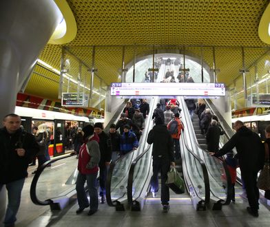 Metro. Awaria łącznika na stacji Świętokrzyska usunięta