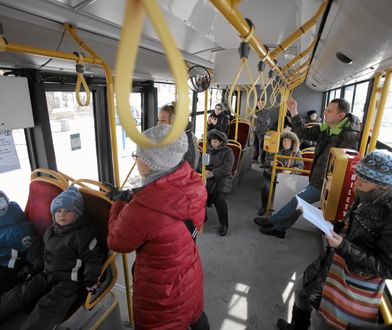 Kierowca ZTM kazał wyjść z autobusu matce z dzieckiem. "Takie są przepisy"
