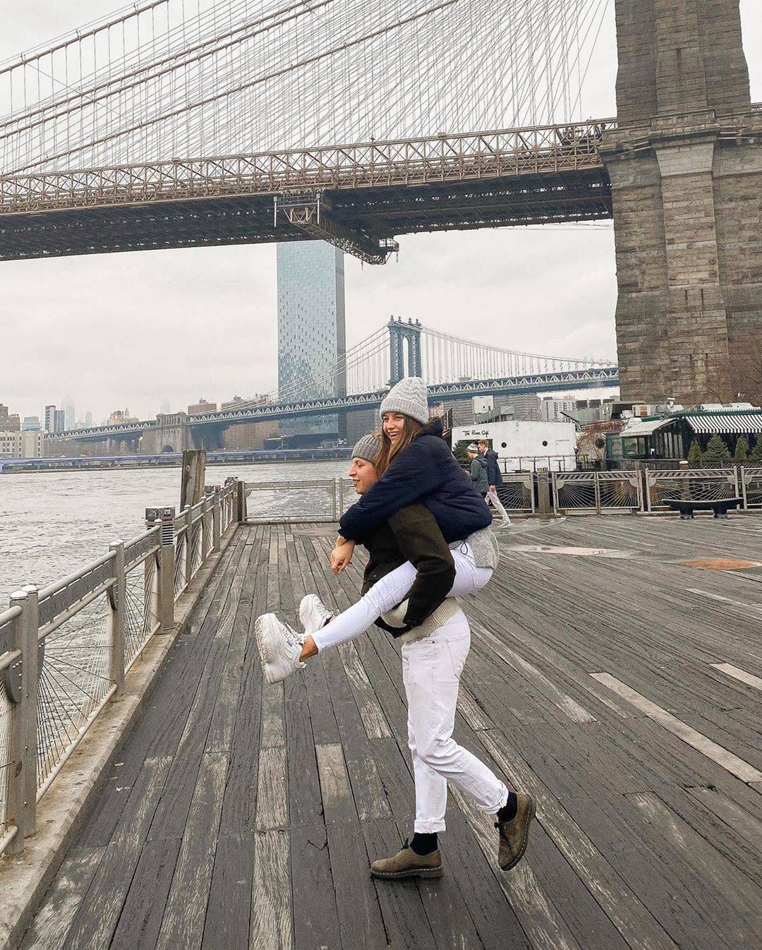 Julia Wieniawa i Maciej Musiałowski - wygłupy na Brooklyn Bridge