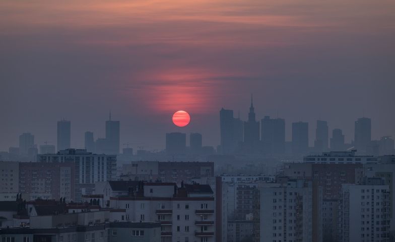 W tym roku wiosna była wyjątkowo ciepła i bezdeszczowa, co przyczyniło się do wzrostu stężenia szkodliwych pyłów w powietrzu